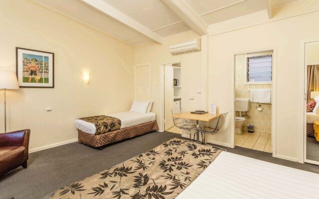 The Club Motel and Apartments