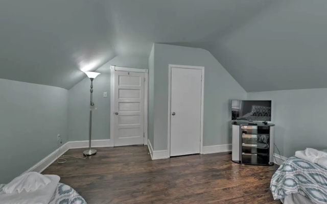 Beautifully Renovated Beach House w/ Fenced Patio!
