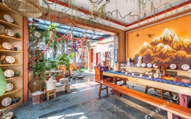 Dali Old City Inter Year Inn (Ancient City South Gate Store)