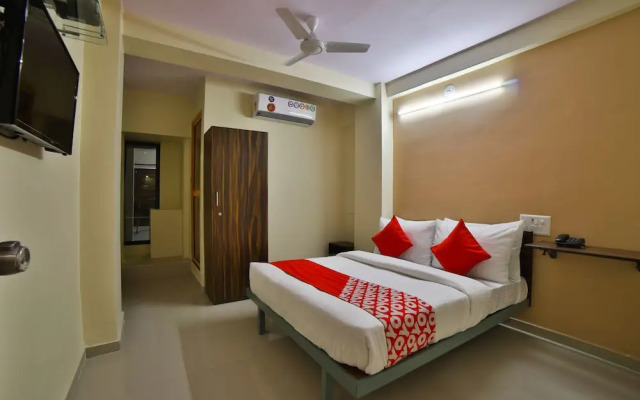 OYO Flagship 27974 Madhuram Arcade