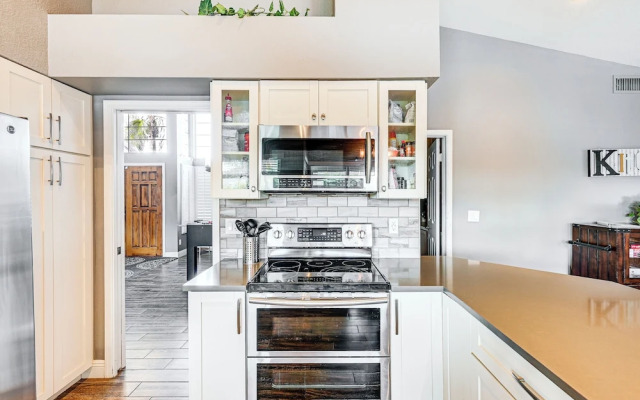 Saltwater Pool & Grill: Tempe Retreat!