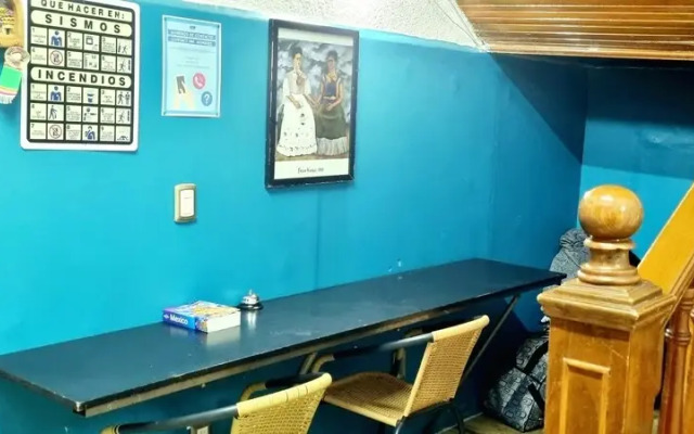 HoM Balderas - Hostel
