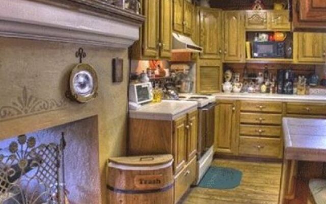 The Log House Lodge Bed & Breakfast