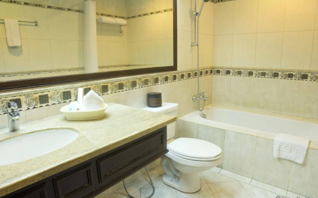 Herald Suites Solana