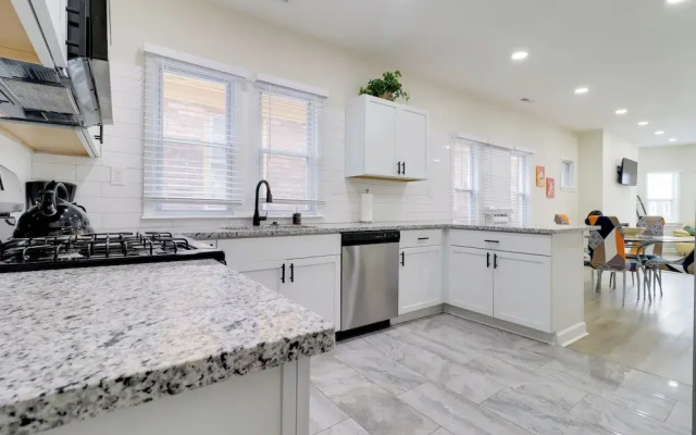 Modern Updates & Great Location! Detroit Duplex