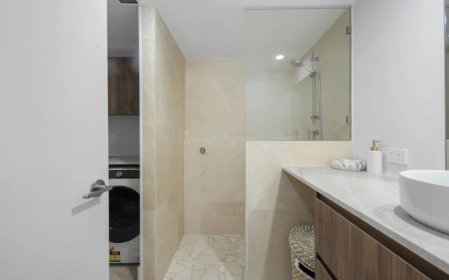 Burleigh Breeze 2 Bed Beach Walk