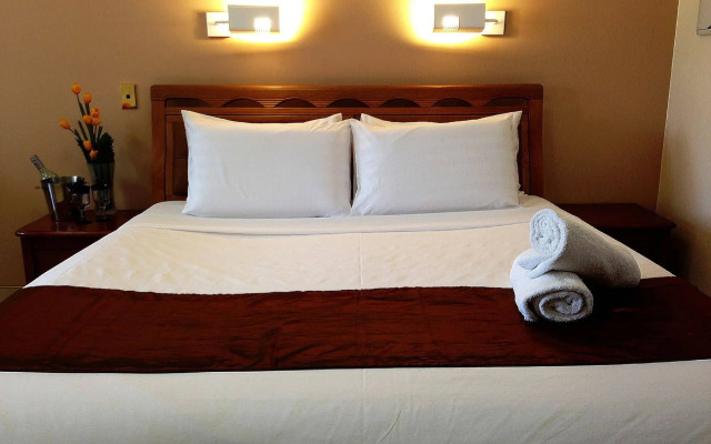 Novena Palms Motel