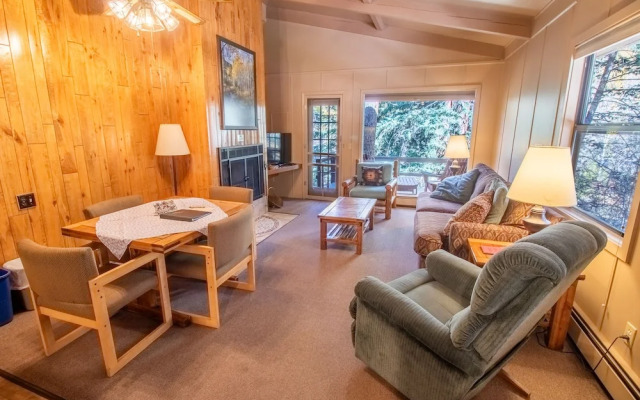 Castle Mountain Lodge