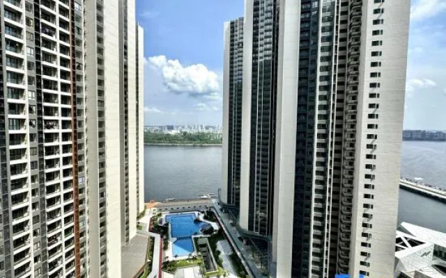 R&F Seaview Suite 2B2B Walking to CIQ – Outside – Johor Bahru