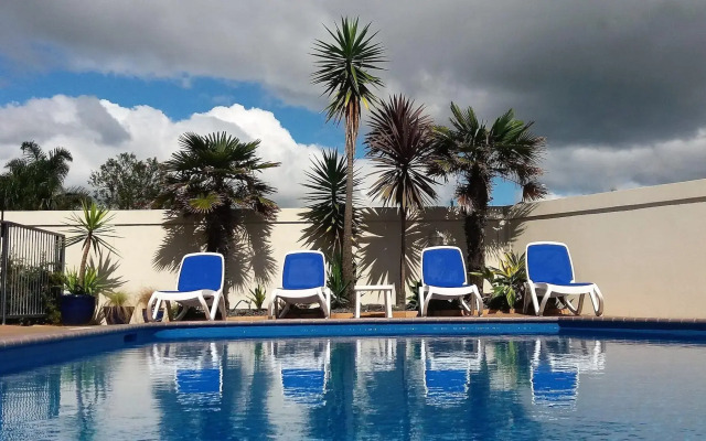 Bay Palm Motel