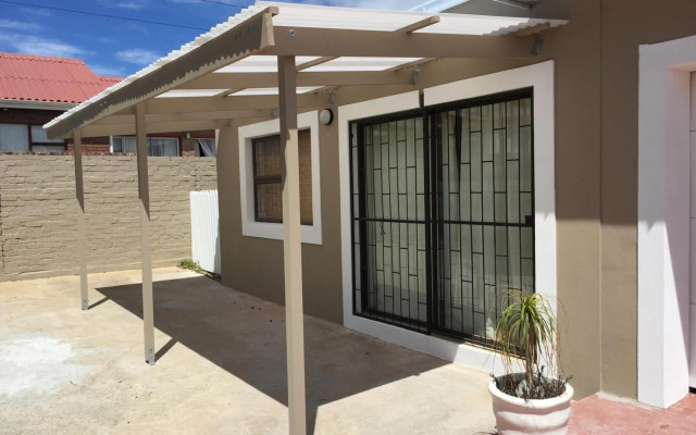 Pole Pole holiday home