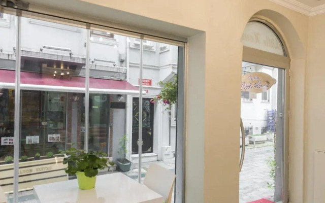 The Little House Hostel