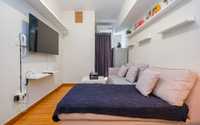 Pool View and Homey 2BR Apartment @ Springlake Summarecon