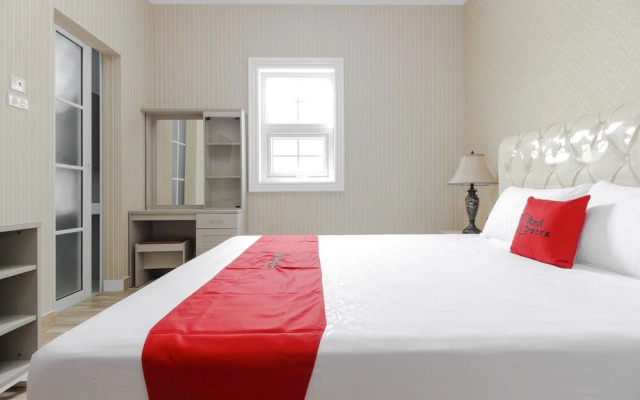 RedDoorz Plus @ Kwitang 2