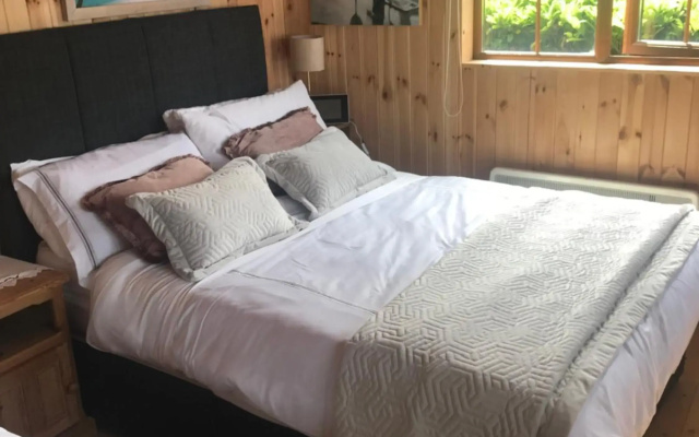 Cosy Countryside Log Cabin