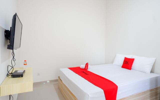 RedDoorz near Pacific Mall Tegal 2
