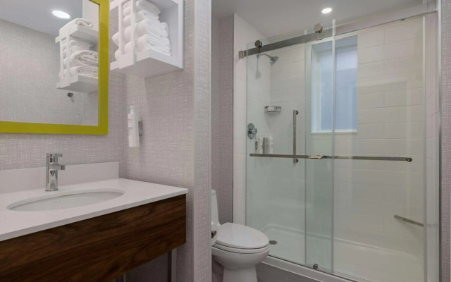 Hampton Inn & Suites by Hilton Toronto Downtown