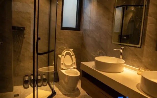 Wind Courtyard Seaview Inn – Bathroom – Dali