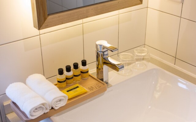 Hangzhou Qiyun Minsu