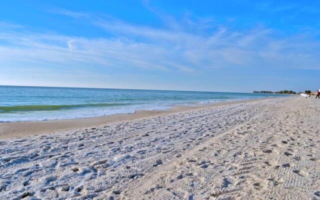 Paradise Beach - East 2414