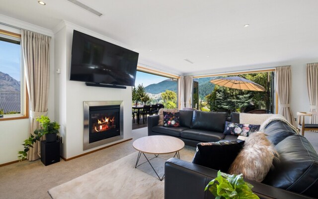 Central Wakatipu Haven – Queenstown Holiday Home