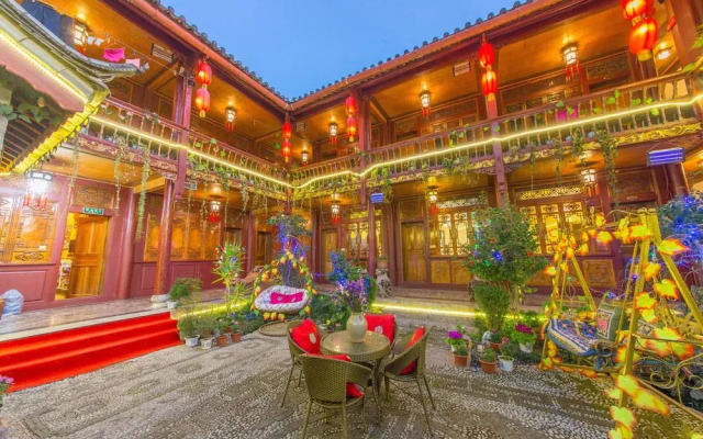 Lijiang Dog and Cat House