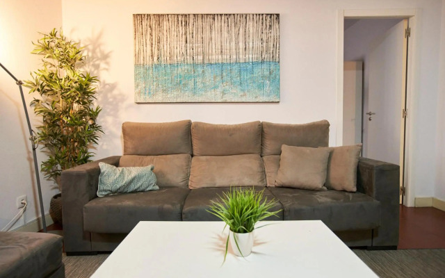 Riverside (with 3 Bedrooms) by JC