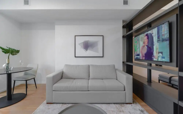 Breathtaking Studio with Bay & City View