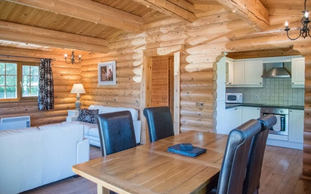 Ash Lodge With Hot Tub, Kingfishers