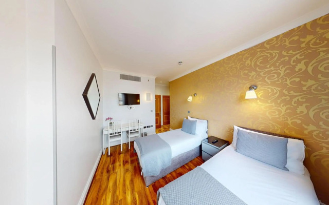 Hotel 82 London
