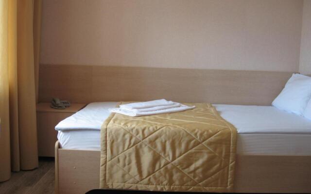 Отель Уральская