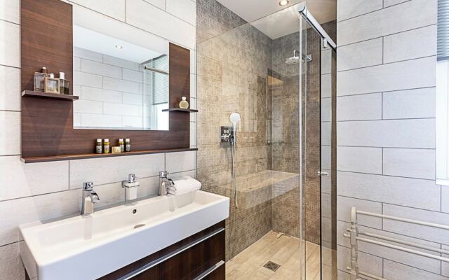 Well-designed Chelsea Flat