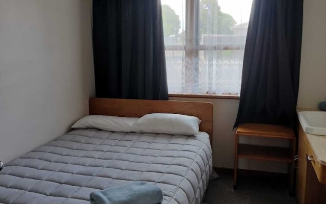 White Horse Inn Restaurant & Motel