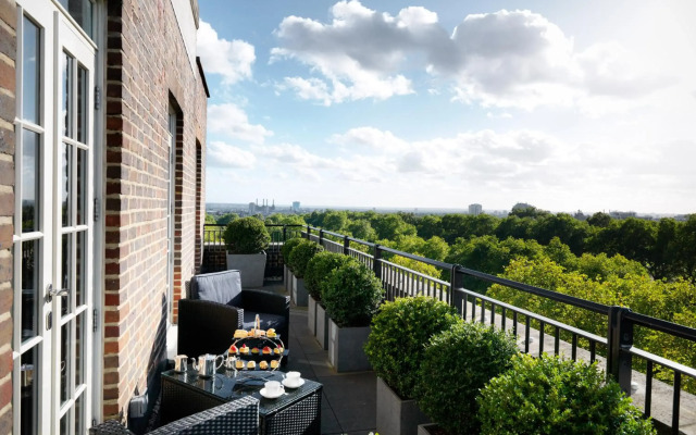 Grosvenor House Suites