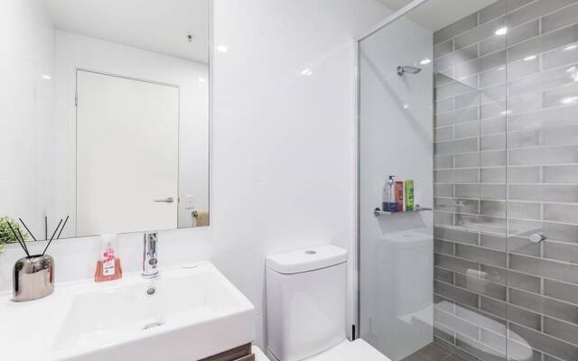Luxury 2 Bed Apt In South Brisbane And Free Parking Qsb058