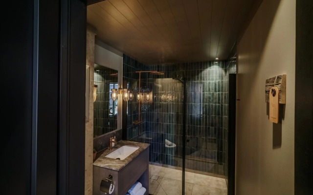 Henningsvaer Bryggehotell By Classic Norway Hotels