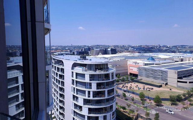 Ellipse Waterfall Executive Apartment - 612