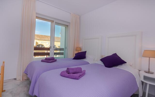 11226 - Modern beach side duplex penthouse.