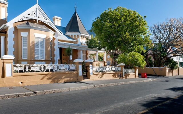 Ashanti Guest House Gardens Hostel