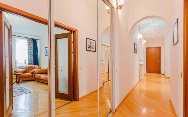 DeRent Aparts (ДеРент Апартс) на улице Грибоедова 14