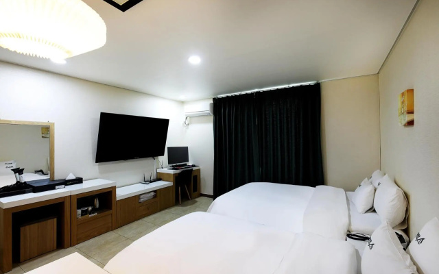 White Tourist Hotel