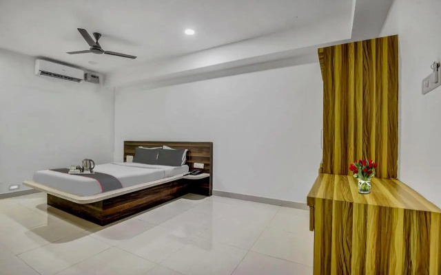 Collection O 70105 Hotel Sai Town House