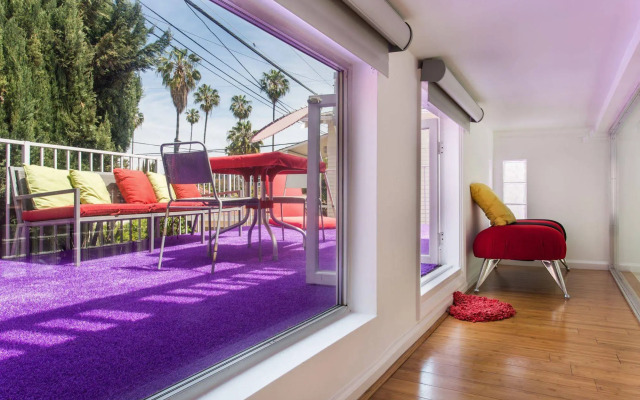 Beverly Hills Modern Guesthouse