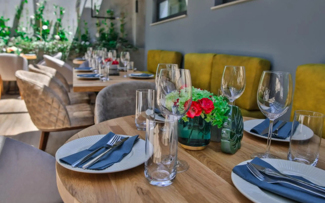 Reverence Hotel