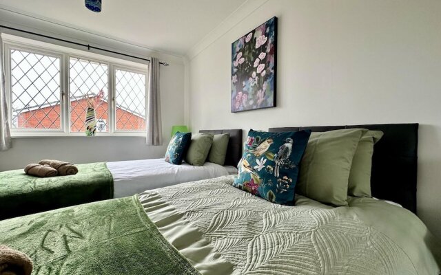Spacious 4-br Cambridge House, Free Parking