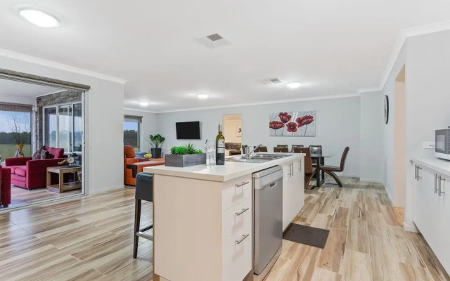 Serviced Houses - Bulla Hill