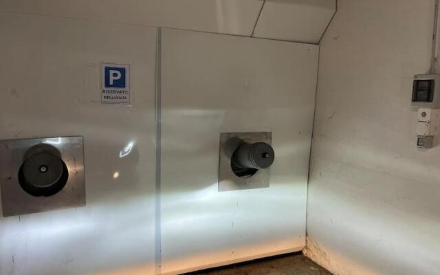 NEW! Bellavista Residence Wraparound Lake Views