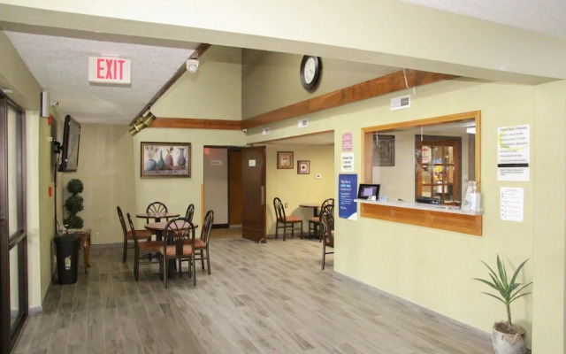 Super 8 Harrison Ar