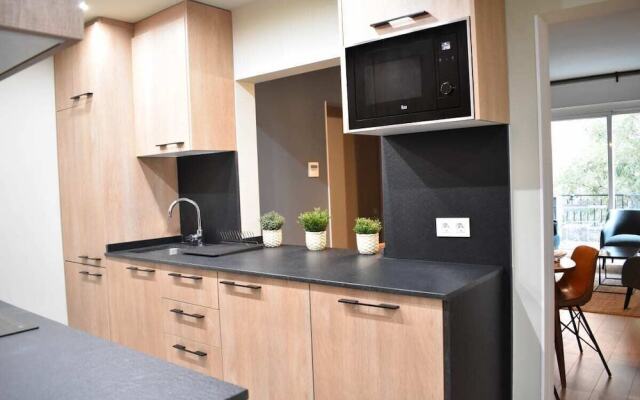 Designer 4 Bed Apt W Balcony Near Plaça Catalunya