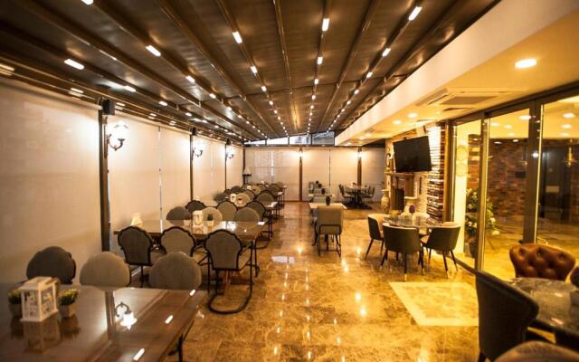 Lion Park Suites & Residence Hotel